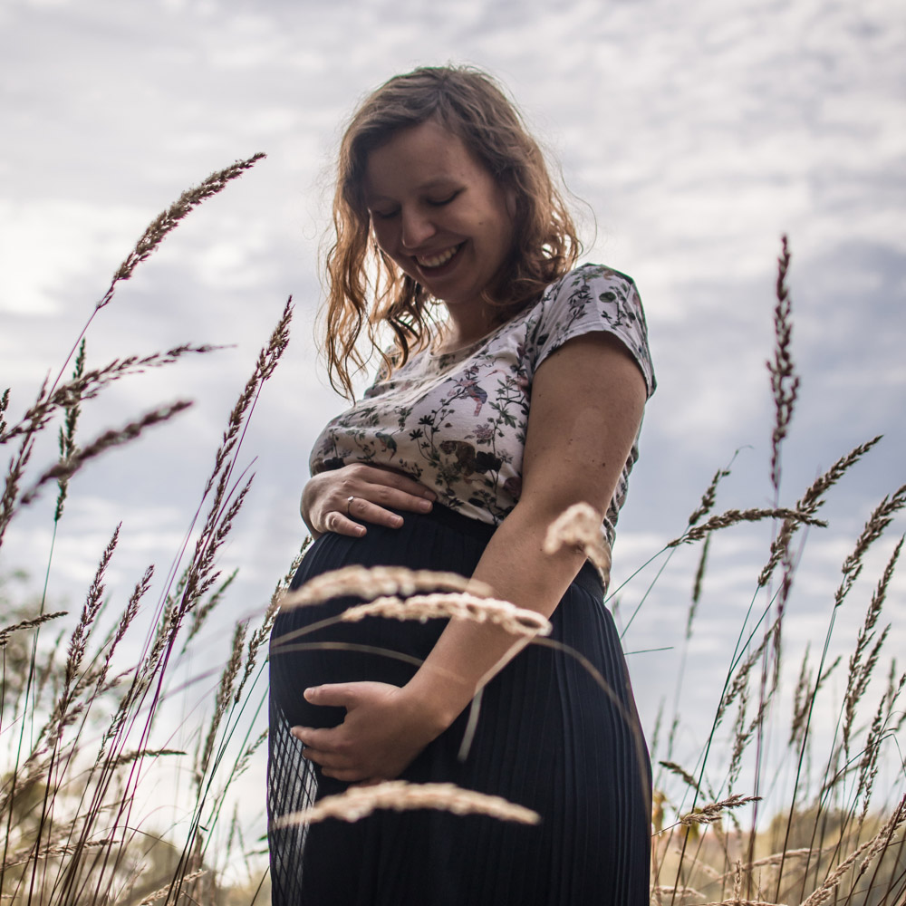 Frania Fotografie Turnhout Antwerpen Kempen zwangerschap foto fotosessie zwangere buik gelukkig vrouw mama in verwachting